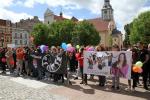Młodzież z samochodówki paradą uczciła święto miasta