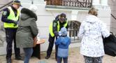 Straż Miejska rozprowadza maseczki ochronne