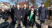 Kwiaty składa delegacja Miasta Wejherowa