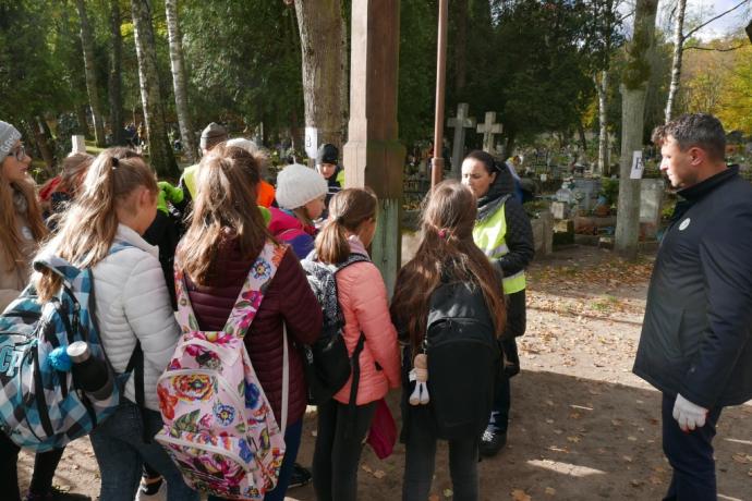Trwa akcja „Nie pozwól pamięci zarastać trawą”
