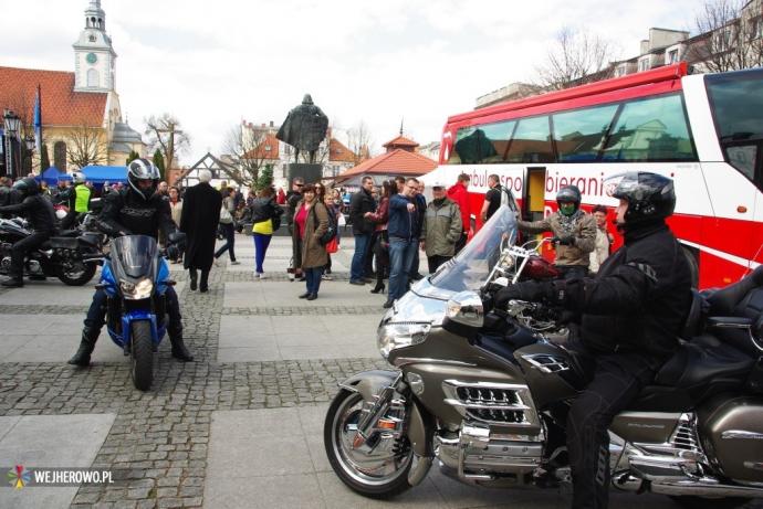 Motocykliści pomogli dzieciom