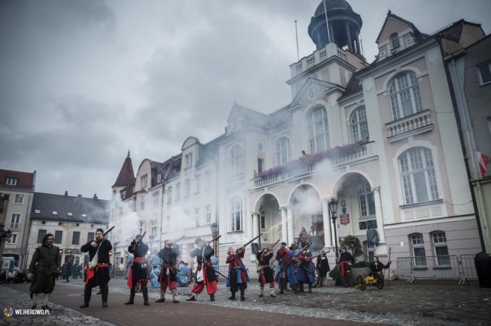 Rekonstruktorzy z całej Polski walczyli w Wejherowie 