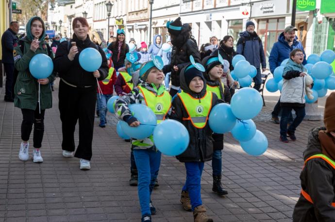 „Razem dla autyzmu” - niebieski marsz przeszedł ulicami Wejherowa 