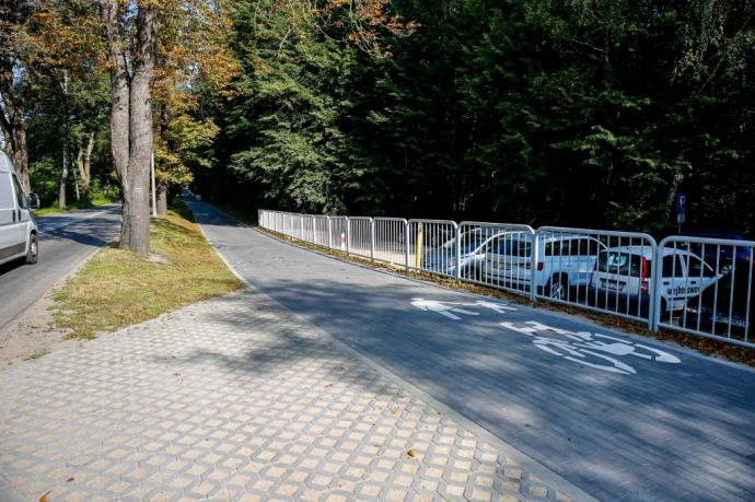 Kładka rowerowa nad rzeką Redą wzdłuż ul. Ofiar Piaśnicy służy mieszkańcom i turystom