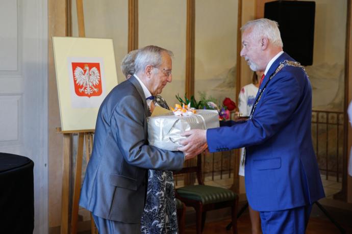 Medale Róży dla szczęśliwych Jubilatów 