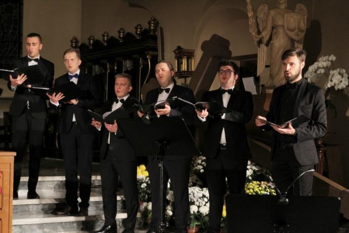 Jubileuszowy koncert Art'n'voices w kolegiacie