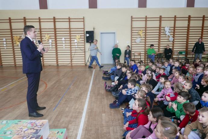 Spotkania w szkołach mistrza szachowego Michała Kanarkiewicza 