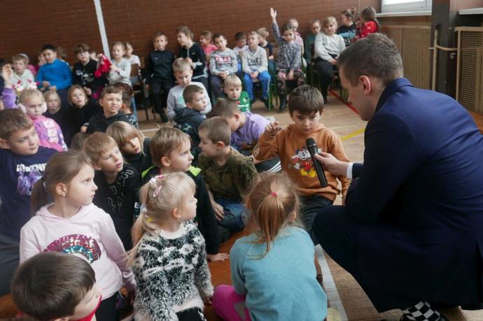 Spotkania w szkołach mistrza szachowego Michała Kanarkiewicza 
