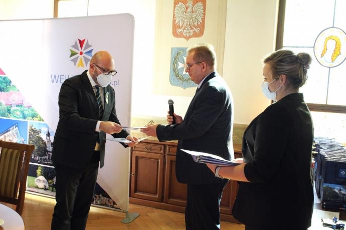 Szkolni mistrzowie wiedzy komputerowej uhonorowani