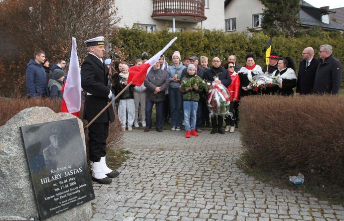 Kwiaty na rondzie im. Ks. Prałata Hilarego Jastaka