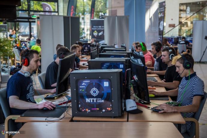 Wakacyjne Super Game E-Sport w Wejherowie