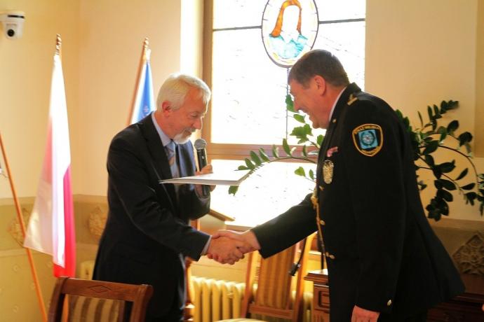 Gratulacje dla strażników miejskich 