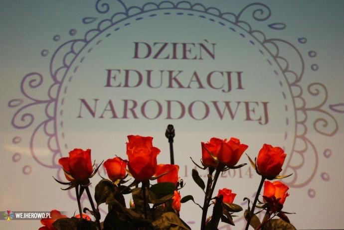 Uznanie i kwiaty dla nauczycieli