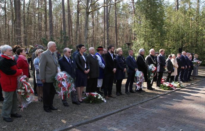 W hołdzie ofiarom zbrodni piaśnickiej