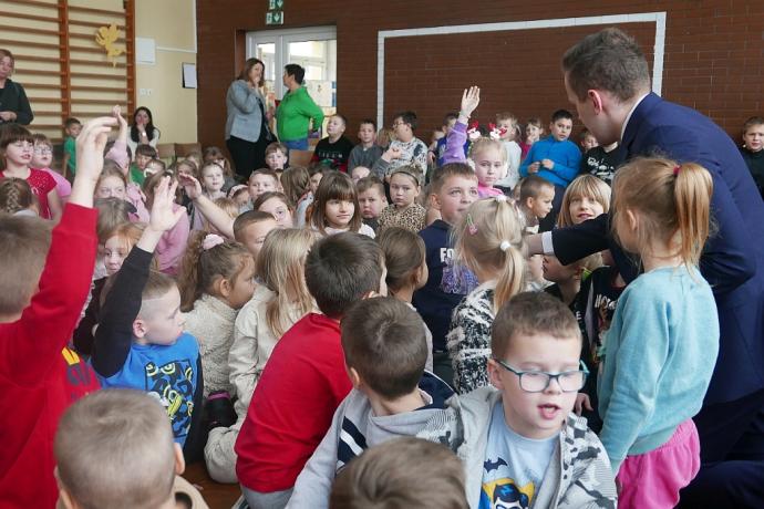 Spotkania w szkołach mistrza szachowego Michała Kanarkiewicza 