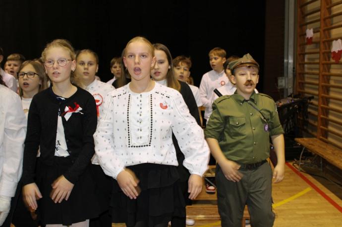 Wieczór niepodległościowy w wejherowskiej „dziewiątce”