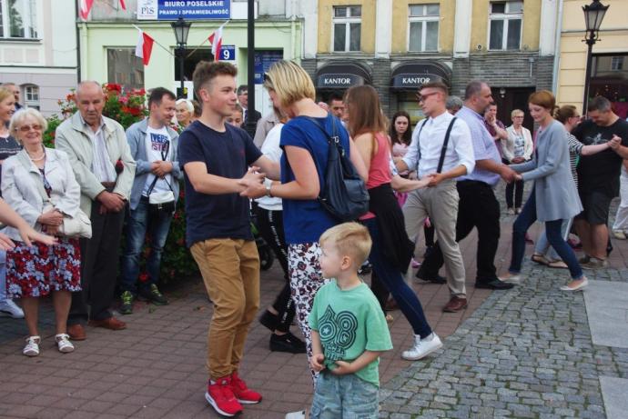 Taneczna zabawa z Teatrem „Pijana Sypialnia”