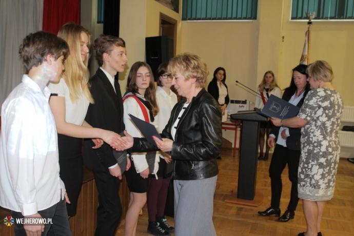 Najlepsi uczniowie otrzymali stypendia