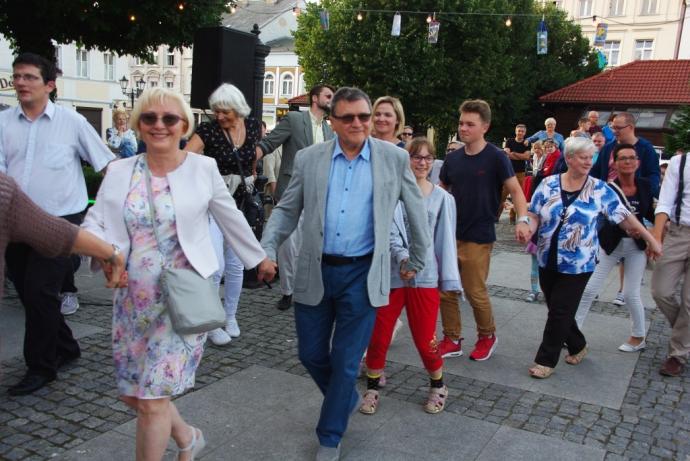 Taneczna zabawa z Teatrem „Pijana Sypialnia”