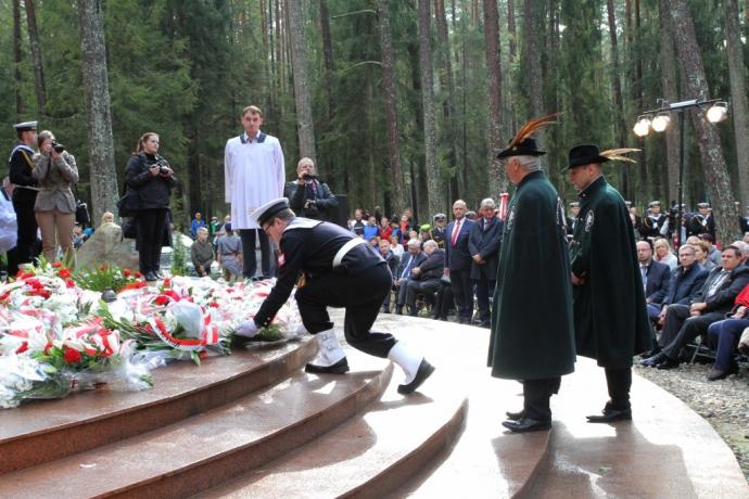 Pomnik profesora Gerarda Labudy stanął w Luzinie