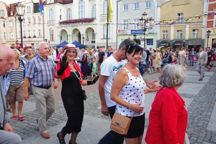 Taneczna zabawa z Teatrem „Pijana Sypialnia”