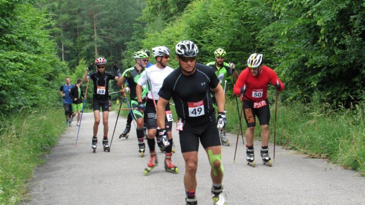 Na nartorolkach sportowo i charytatywnie