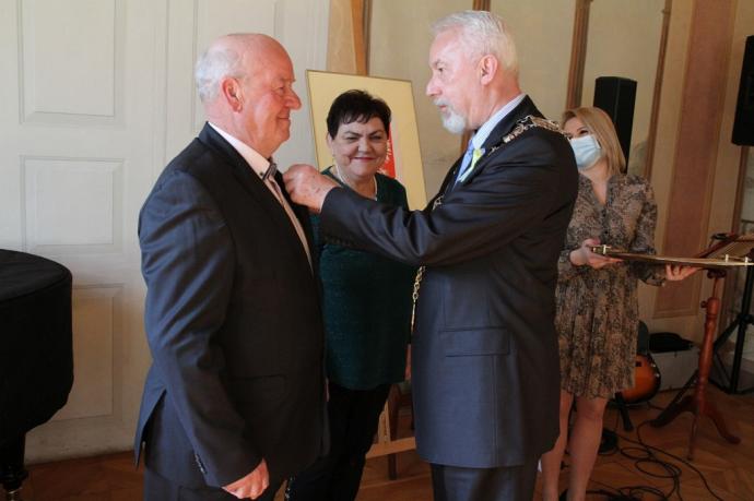 Medale Róży dla Małżonków-Jubilatów 