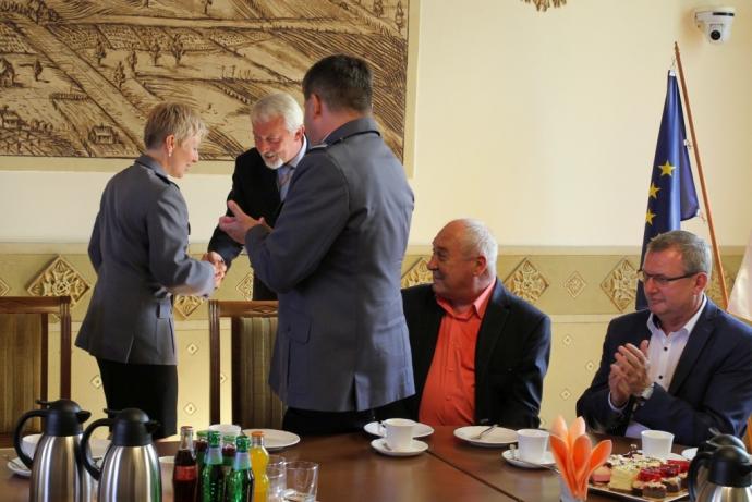 Gratulacje dla strażników miejskich 