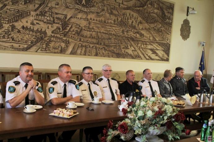 Gratulacje dla strażników miejskich 