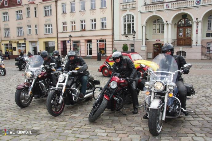 Motocykliści pomogli dzieciom