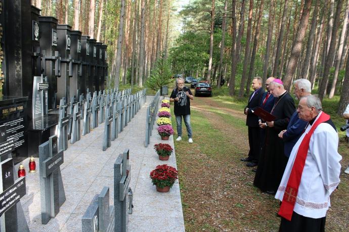 Pielęgnowanie pamięci o ofiarach zbrodni piaśnickiej