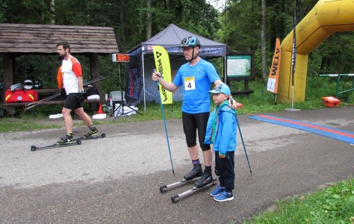 Na nartorolkach sportowo i charytatywnie