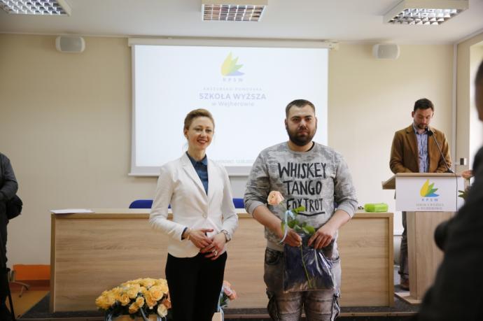 Studenci pielęgniarstwa odebrali swoje pierwsze uniformy 