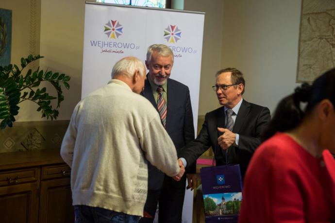 Uznanie dla mieszkańców dekorujących swoje ogrody, okna i balkony  