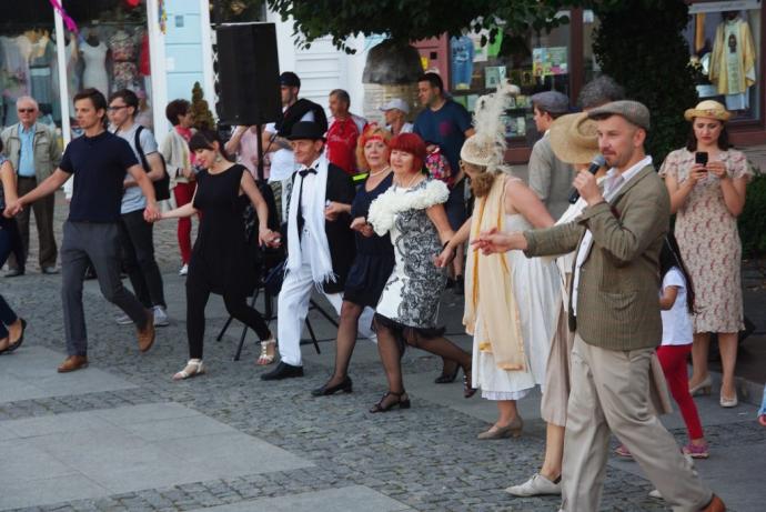 Taneczna zabawa z Teatrem „Pijana Sypialnia”
