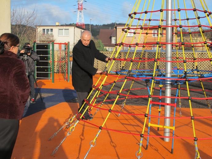 Plac zabaw przy wejherowskiej „ósemce” gotowy