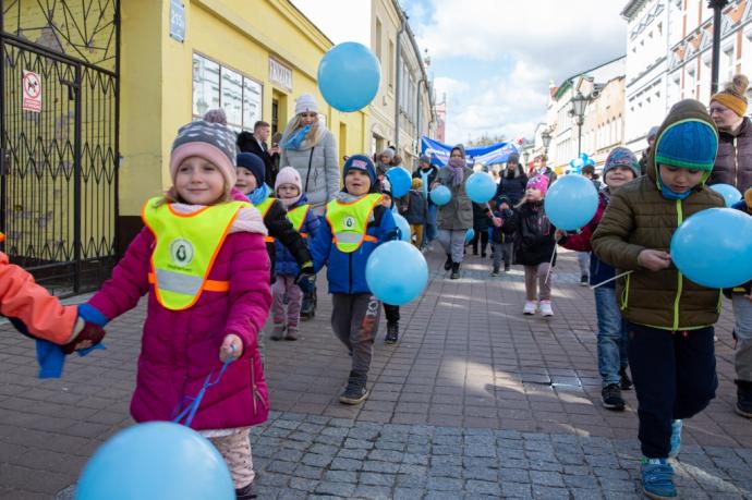 „Razem dla autyzmu” - niebieski marsz przeszedł ulicami Wejherowa 