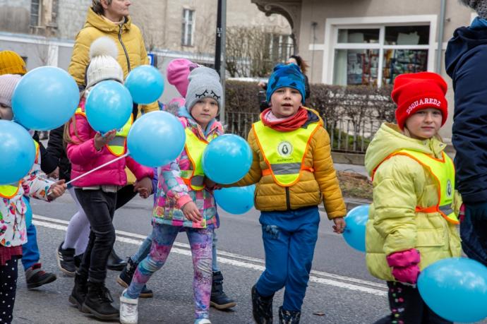 „Razem dla autyzmu” - niebieski marsz przeszedł ulicami Wejherowa 
