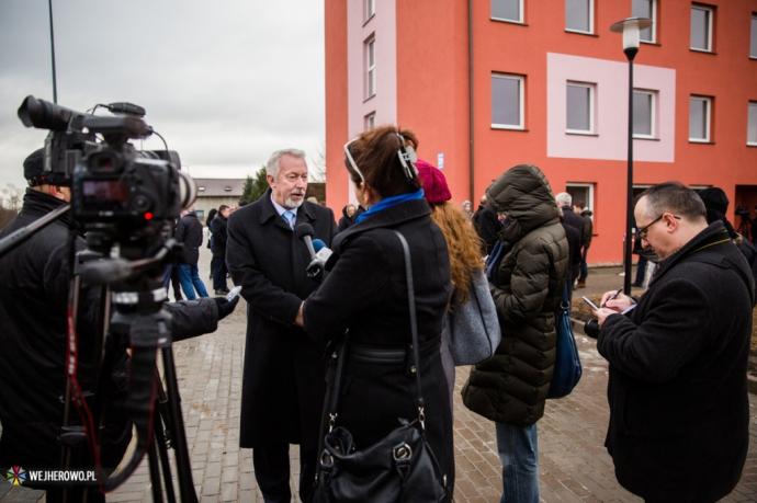 Klucze do nowych mieszkań budynku socjalnego