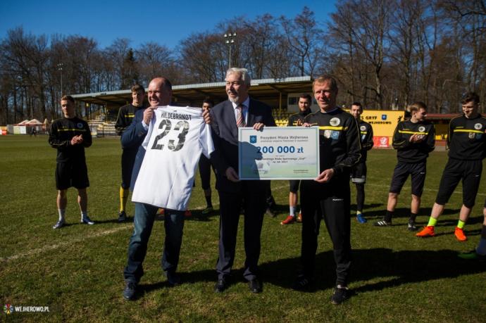 Piłkarze WKS Gryf będą promować Wejherowo