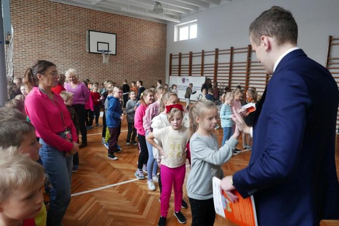 Spotkania w szkołach mistrza szachowego Michała Kanarkiewicza 