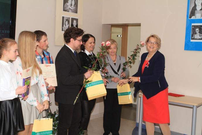 Młodzież recytowała wiersze patriotyczne