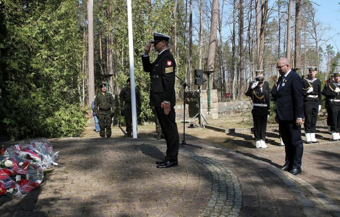 W hołdzie ofiarom zbrodni piaśnickiej
