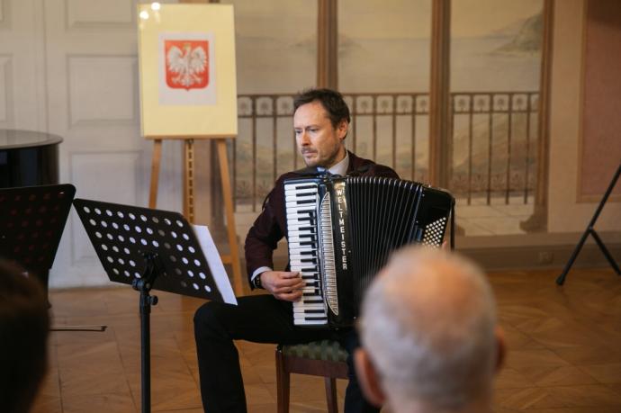 Medale Róży dla szczęśliwych par 