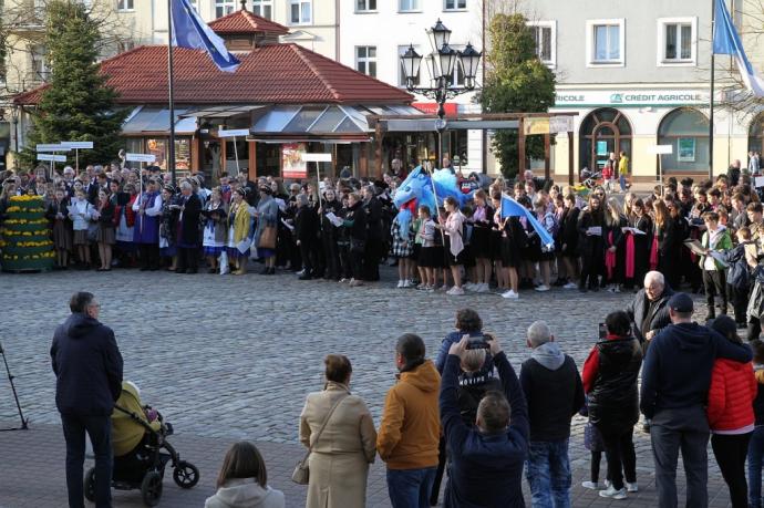 Chór Szczygiełki z Poniatowej wyśpiewał Grand Prix Festiwalu Pieśni o Morzu w Wejherowie