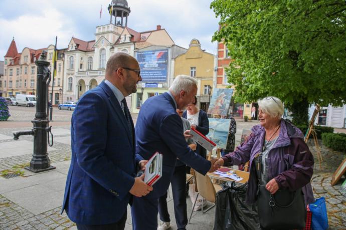Wejherowscy artyści zainaugurowali warsztaty malarskie 