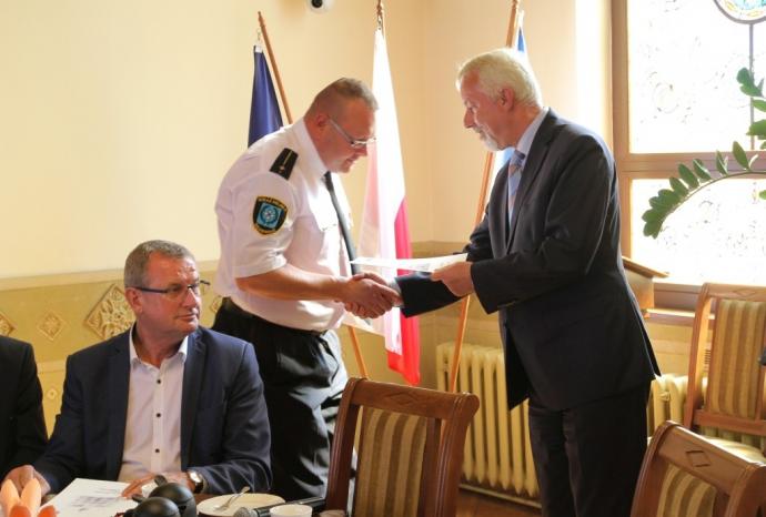 Gratulacje dla strażników miejskich 