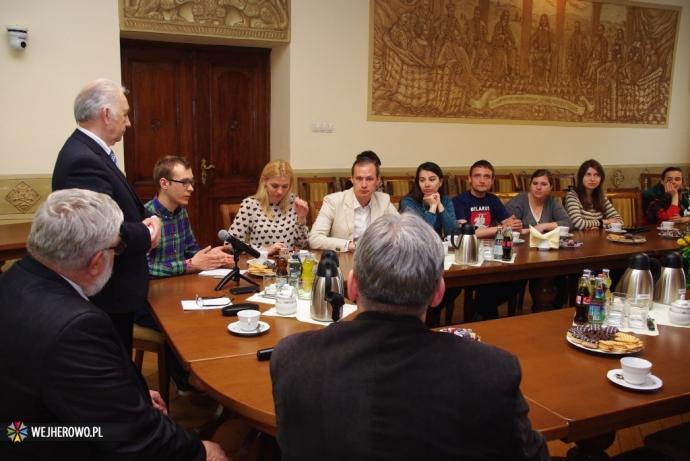Młodzieży z Białorusi, Ukrainy i Mołdawii odwiedziła wejherowski ratusz