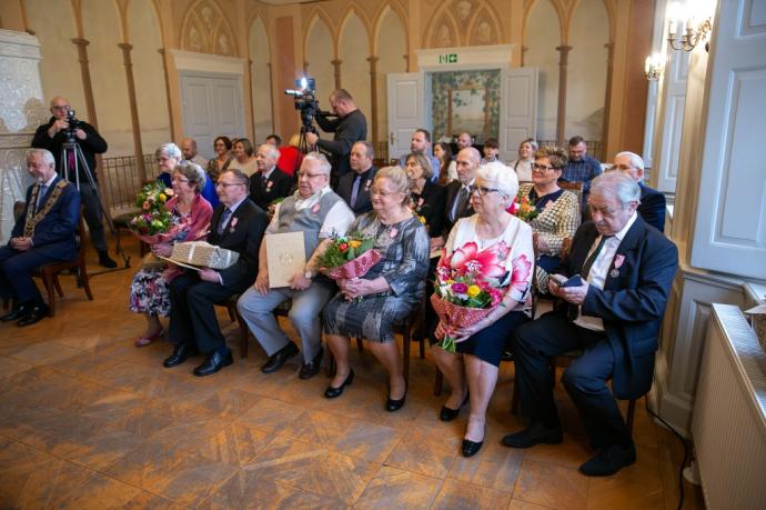 Medale dla szczęśliwych jubilatów 