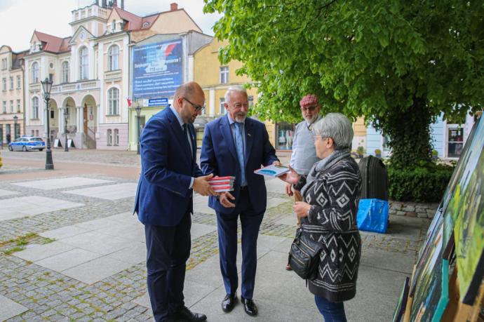 Wejherowscy artyści zainaugurowali warsztaty malarskie 